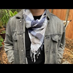 Men’s lightweight scarf